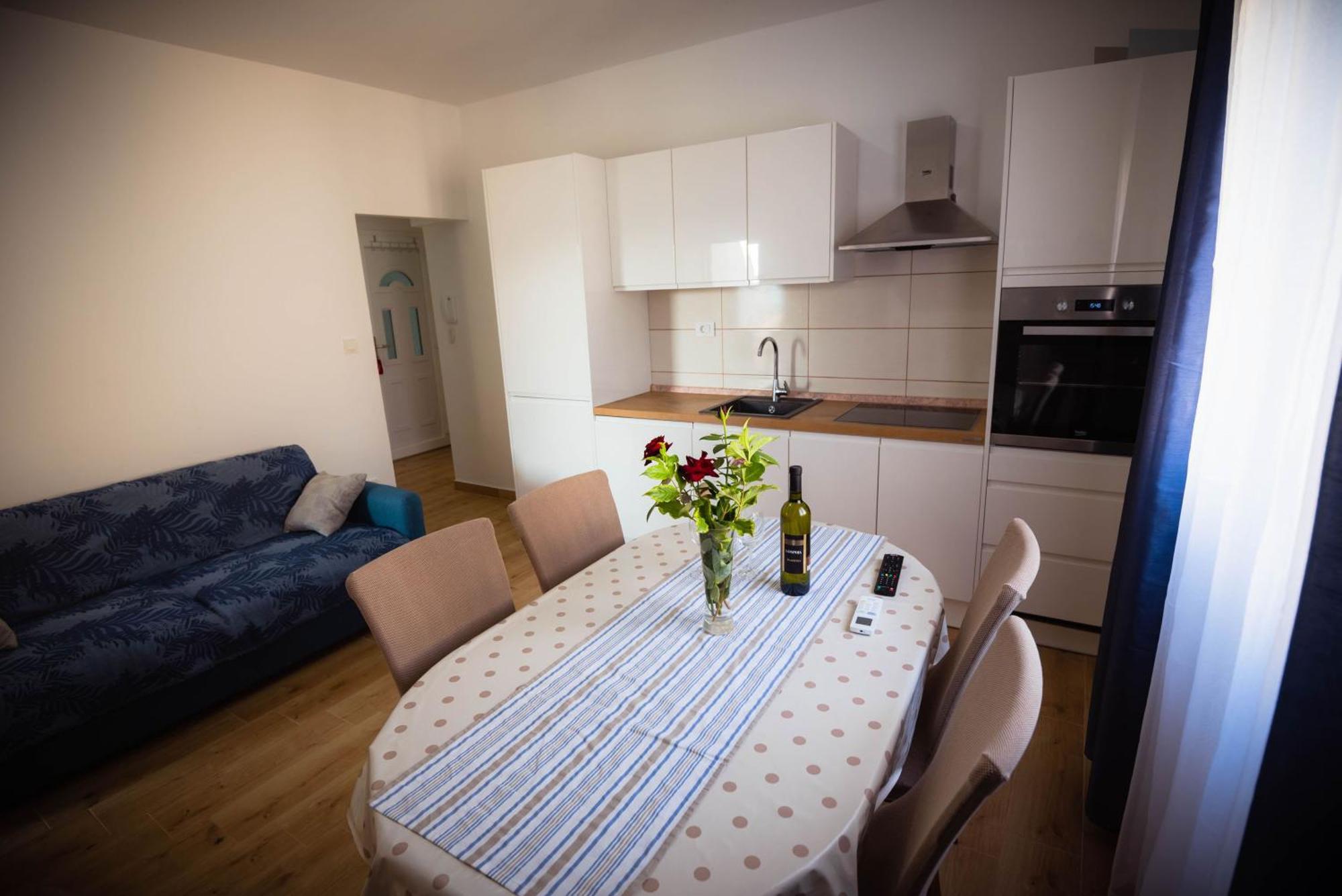 Apartmani Bare I Danica Grebastica Room photo