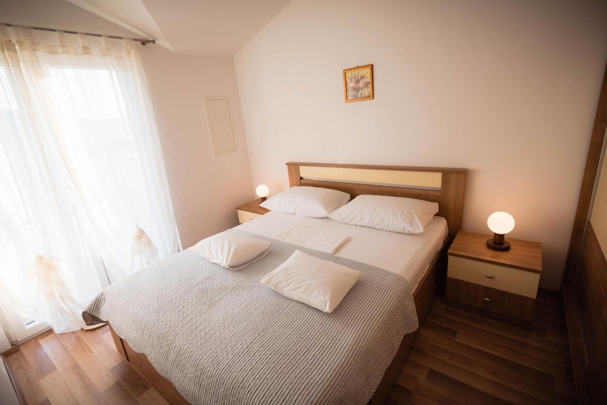 Apartmani Bare I Danica Grebastica Exterior photo