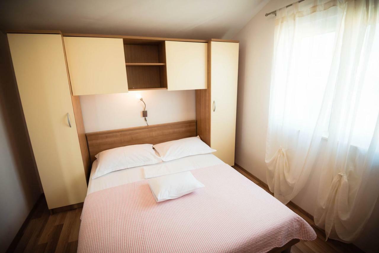 Apartmani Bare I Danica Grebastica Exterior photo