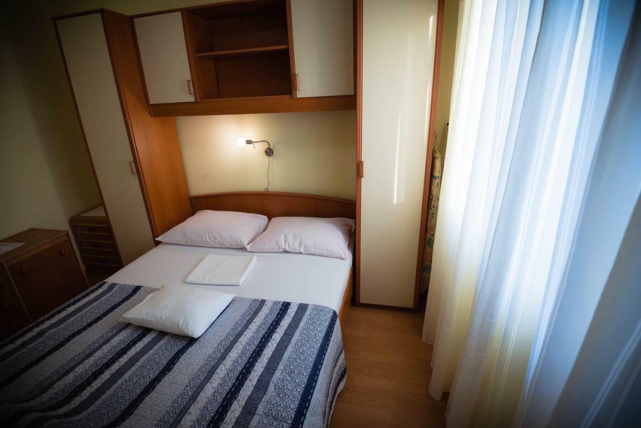 Apartmani Bare I Danica Grebastica Exterior photo