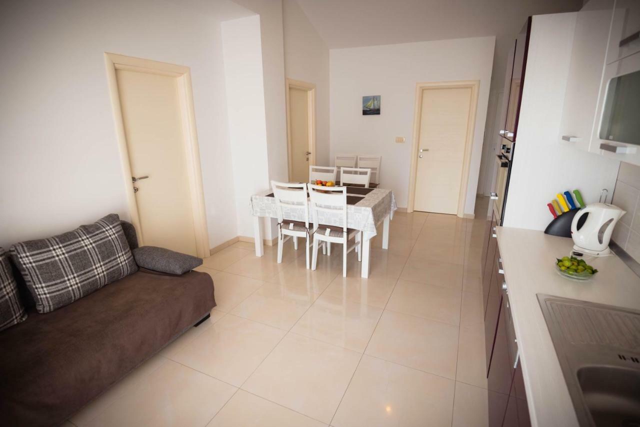 Apartmani Bare I Danica Grebastica Exterior photo