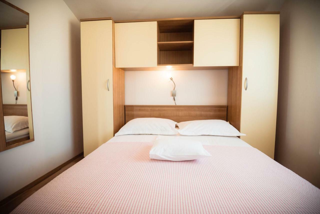 Apartmani Bare I Danica Grebastica Exterior photo