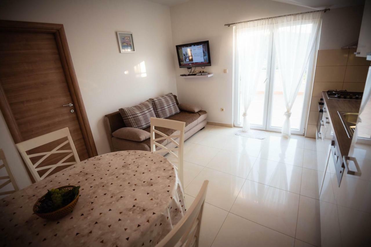 Apartmani Bare I Danica Grebastica Exterior photo